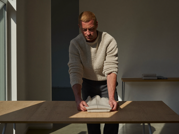 Få dit tøj til at holde: sådan passer du på din garderobe
