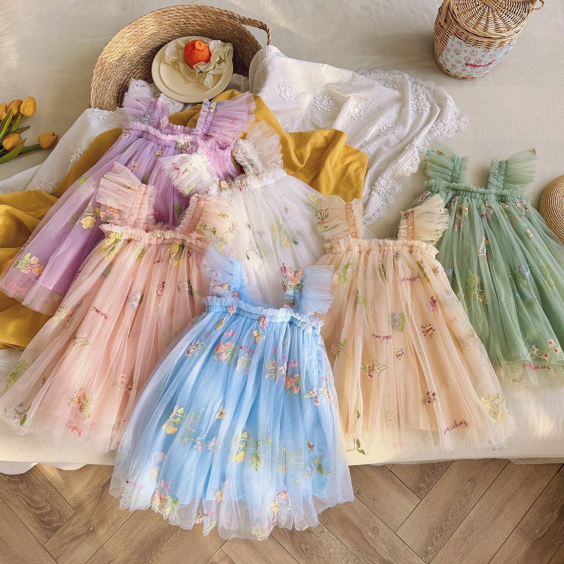 Blomstret Tulle Midikjole med Flæsekant til Damer