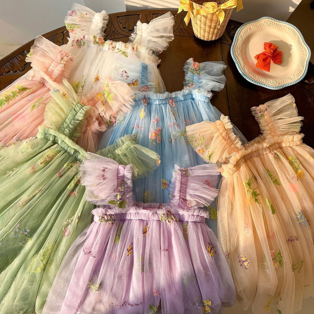 Blomstret Tulle Midikjole med Flæsekant til Damer