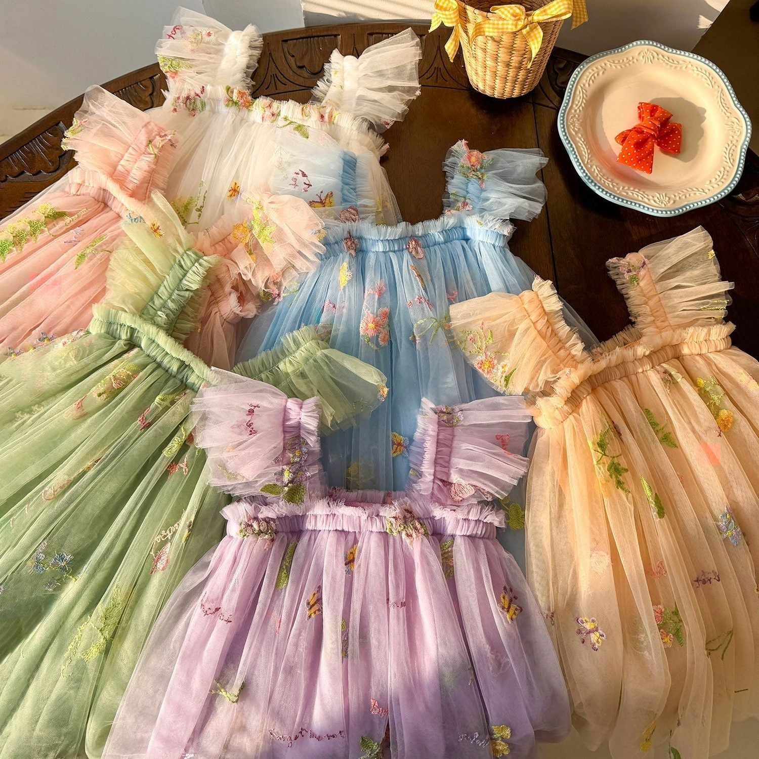 Blomstret Tulle Midikjole med Flæsekant til Damer