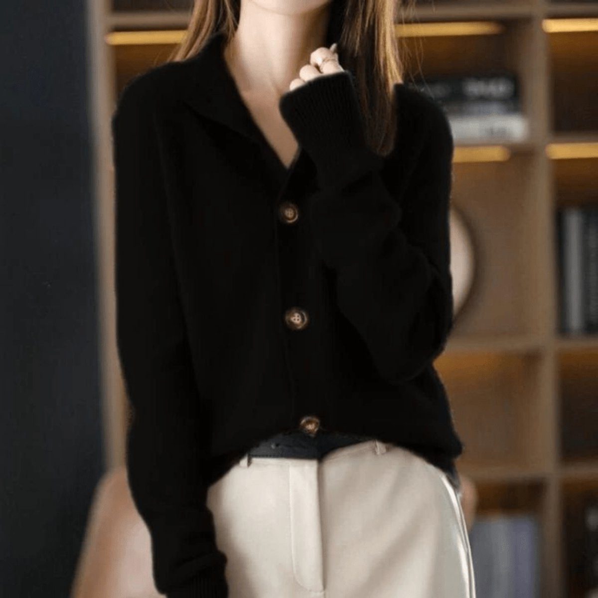 Cashmere Cardigan med Rund Hals og Knaplukning til Damer - Sort