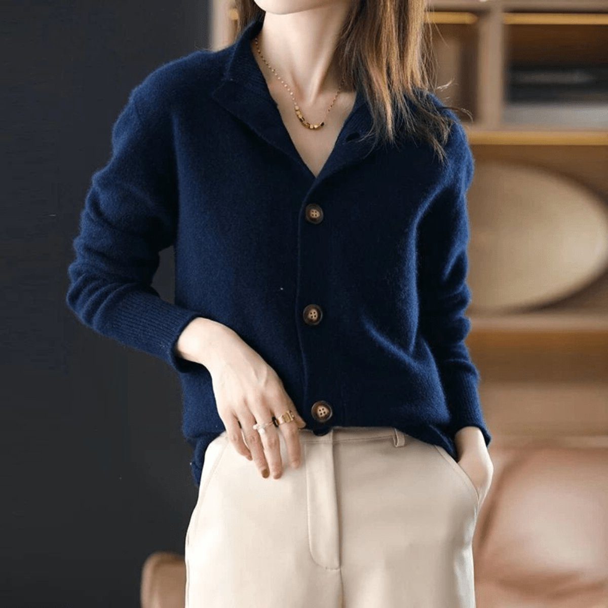 Cashmere Cardigan med Rund Hals og Knaplukning til Damer - Mørkeblå