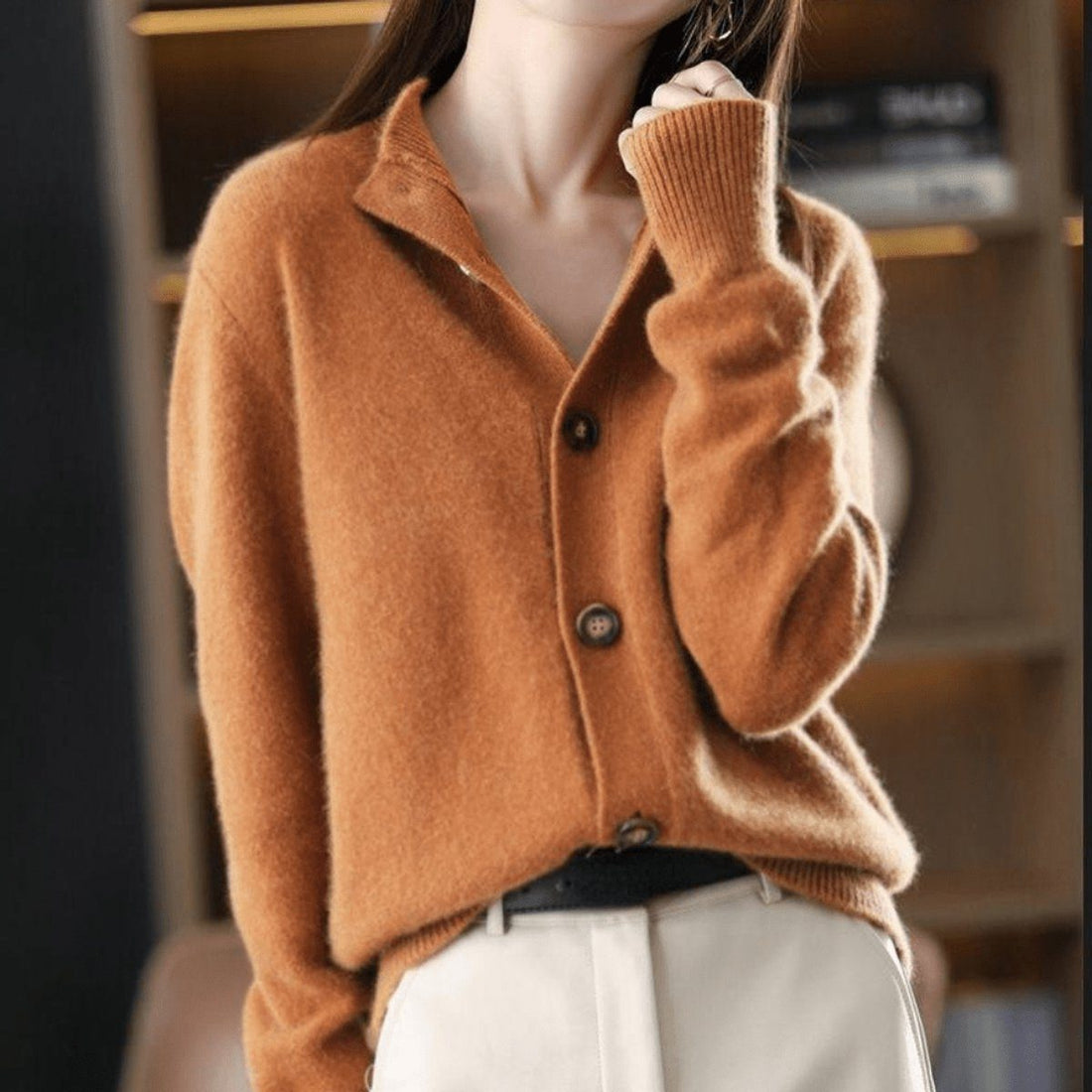 Cashmere Cardigan med Rund Hals og Knaplukning til Damer