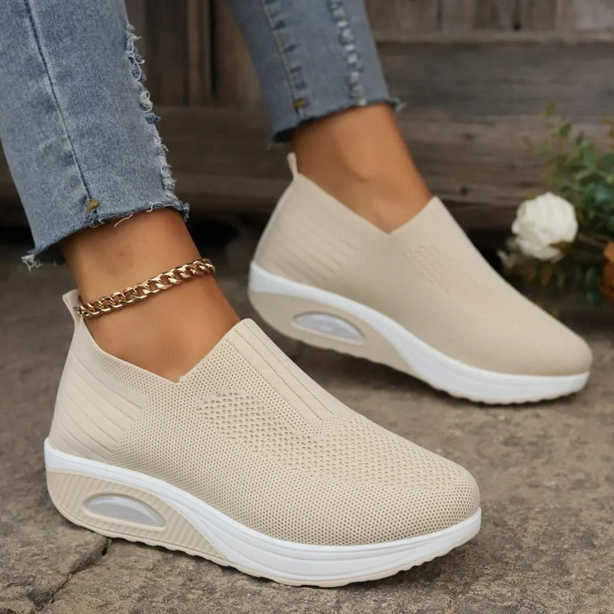 Mesh Slip-On Sneakers med Kilehæl til Damer - Beige