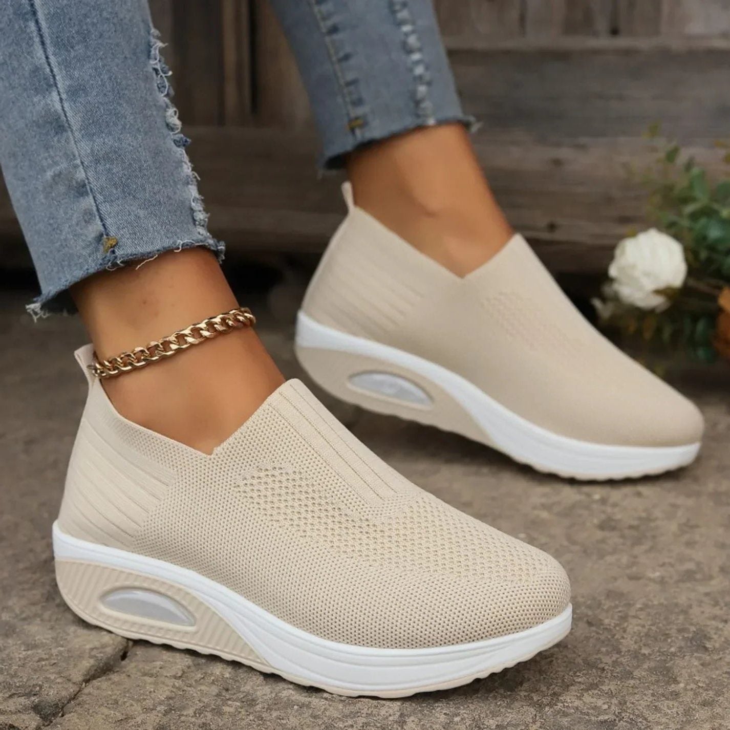 Mesh Slip-On Sneakers med Kilehæl til Damer - Beige